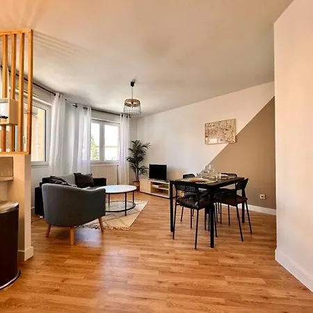 • T2 Fraternite • Hostisy Apartment