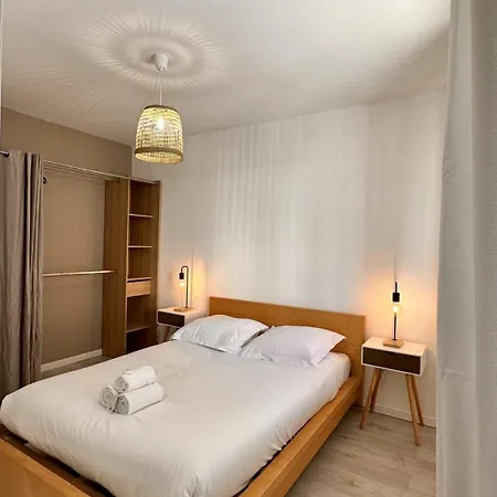 • T2 Fraternite • Hostisy Apartment